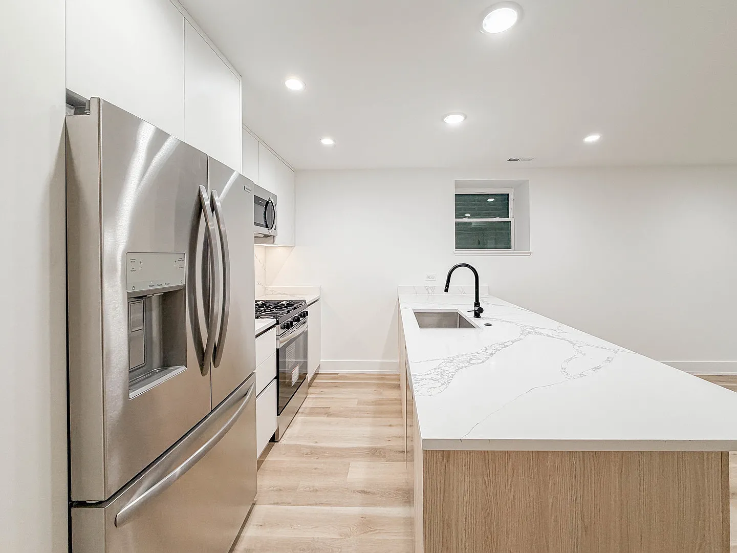 3 bed, 1200 sqft, $5,845 — Photo 4