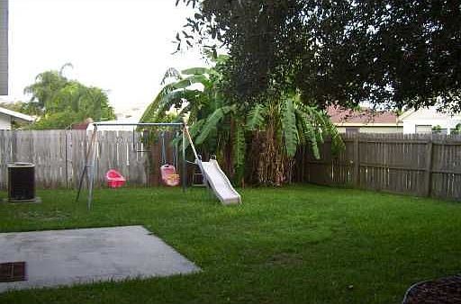 5th image of 1073 Covington St