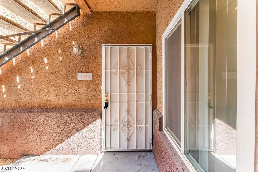2 bed, 2.0 bath, 1369 sqft, $1,650 — Photo 3