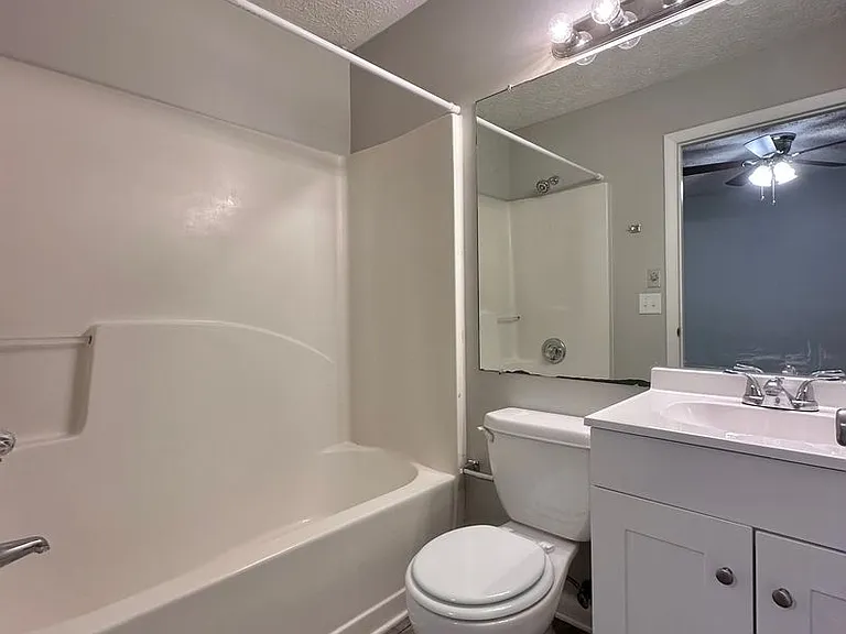 Lakeland Hills Apartment Homes — Photo 26