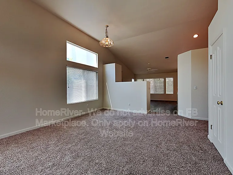 593 Fisher Cir — Photo 3