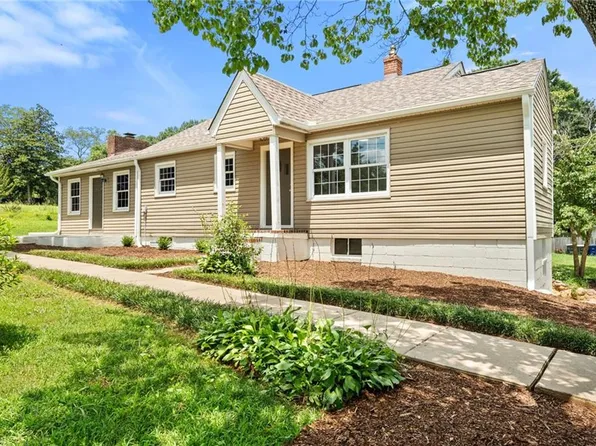 5491 Shattalon Dr, Winston Salem, NC 27106