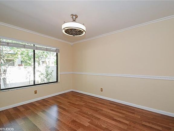 4th image of 825 SE 12th Ct