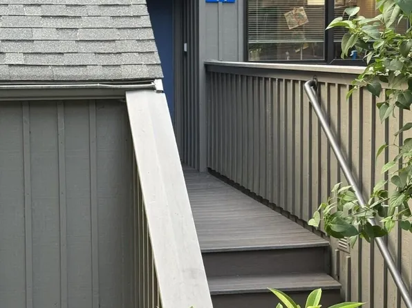 5801 NE Voyage Ave APT 47, Lincoln City, OR 97367