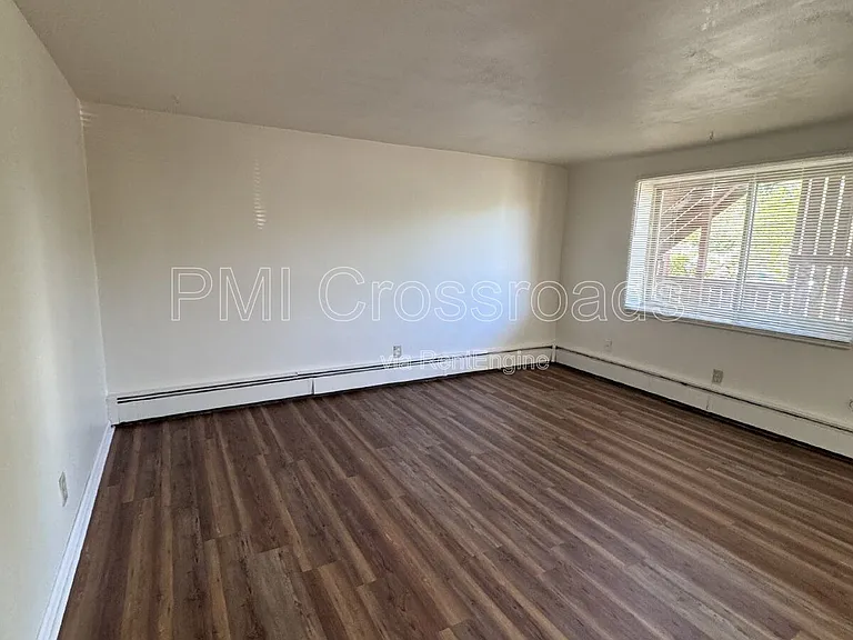 2323 Newton St #4 — Photo 17