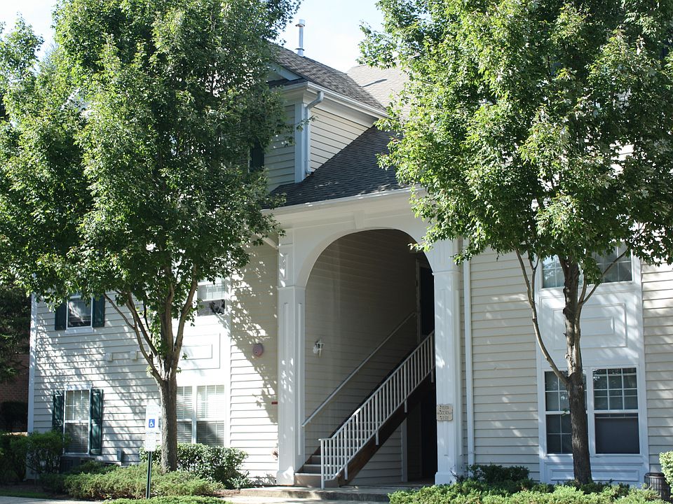 Top floor end unit