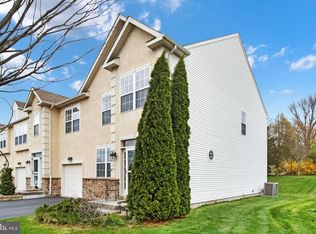 351 Manor Cir, Harleysville, PA 19438
