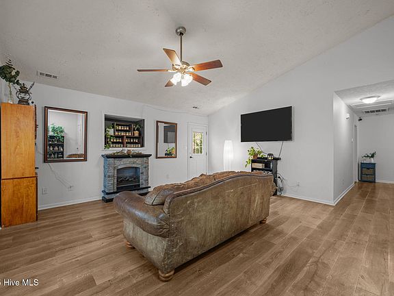4th image of 217 Attmore Dr