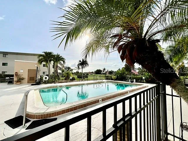 2 bed, 2.0 bath, 1365 sqft, $4,200 — Photo 4