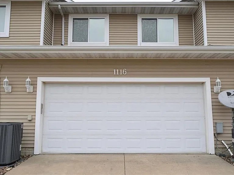 1116 NE 7th Ln — Photo 2
