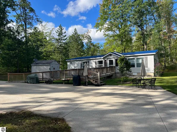 2179 S Jackson Ave, Harrison, MI 48625