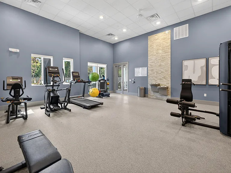 Fox Pointe — Photo 11
