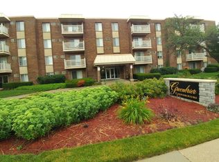 2423 N Kennicott Dr UNIT 1F, Arlington Heights, IL 60004