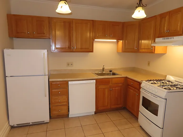 27 S Goodman St #5 — Photo 7