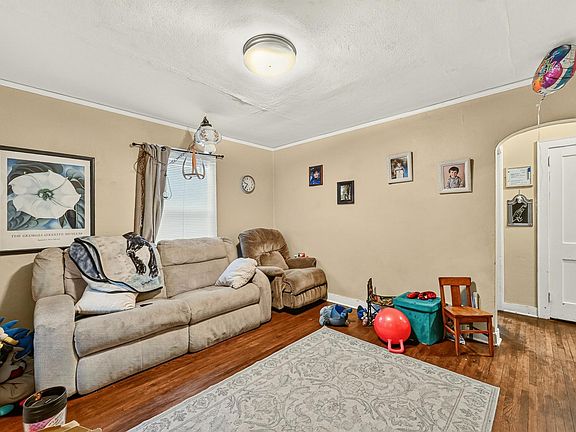 4th image of 206 11th Ave NE