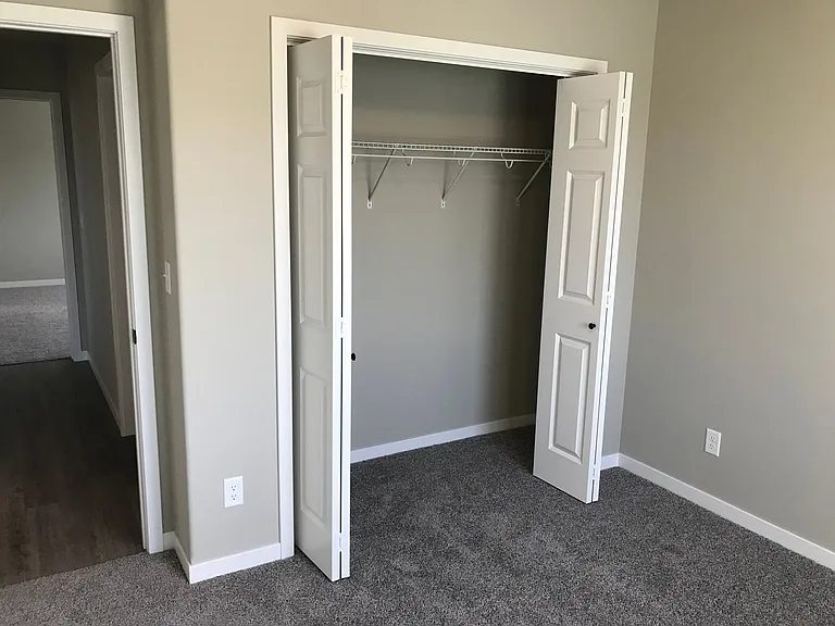 821 Cathy Dr W — Photo 11