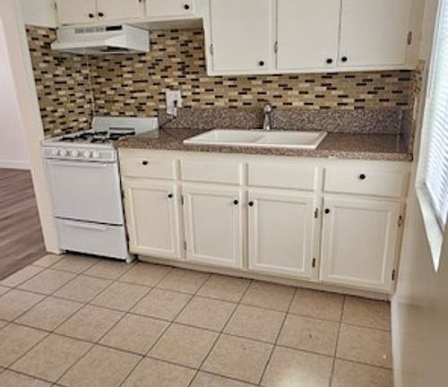 4th image of 10844 Oxnard St APT 6
