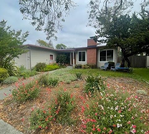 2nd image of 404 Ashbury Avenue