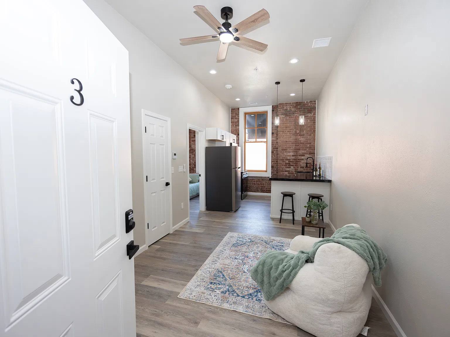 1 bed, 553 sqft, $1,300 — Photo 2