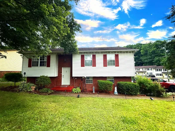 102 Vista Dr, Mount Hope, WV 25880