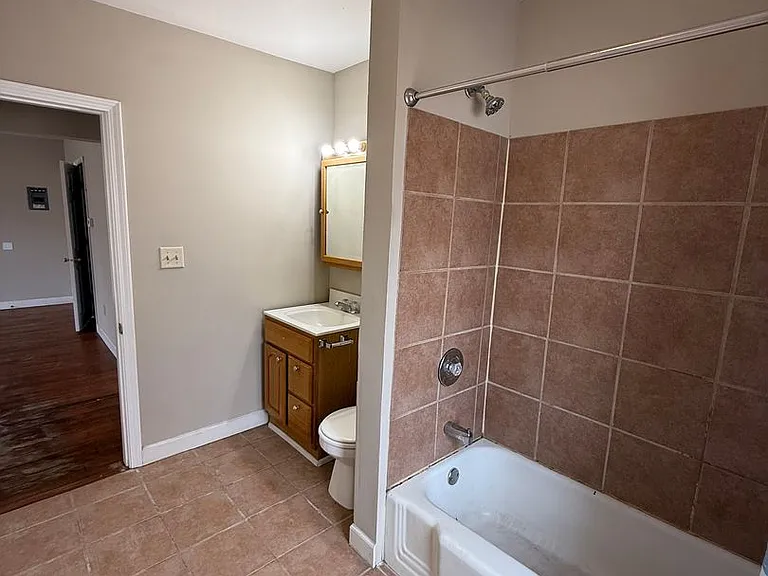 562 W Edmund Ave — Photo 8