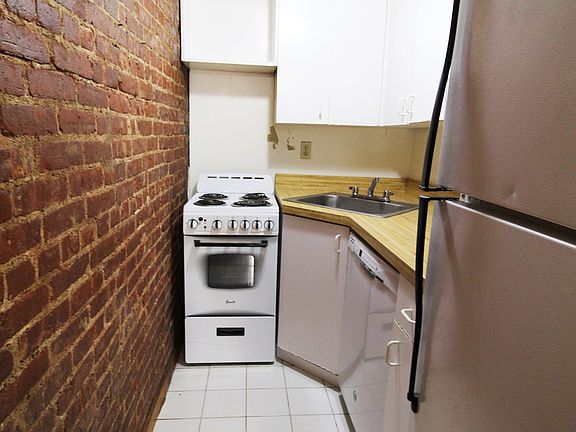 3rd image of 123 W 77th St APT 4B