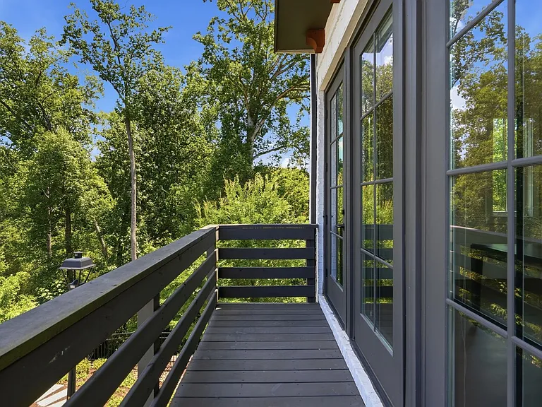 2428 Runnymede Ln — Photo 28