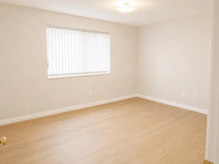 7000 Gray Ave — Photo 7