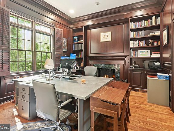 4th image of 4005 Highwood Ct NW