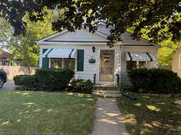 1915 Chestnut St, Waukegan, IL 60087