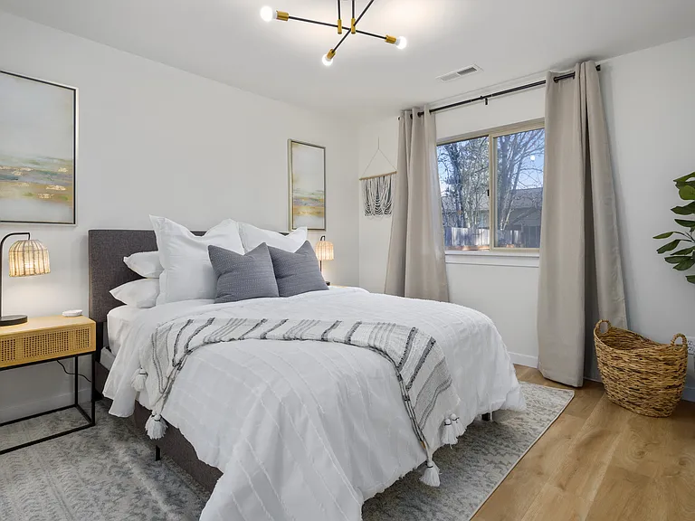 2534 Yew St #B — Photo 10