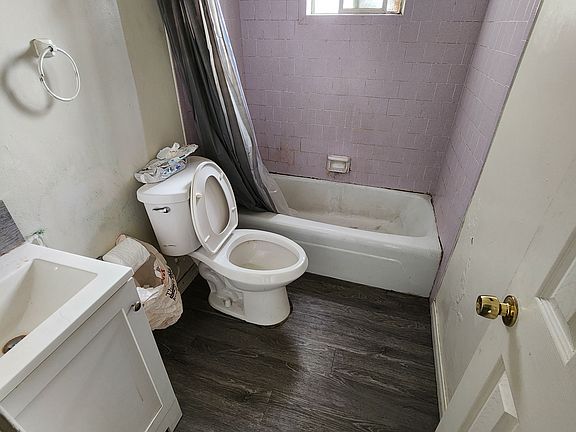 4th image of 1200 Sanford Dr