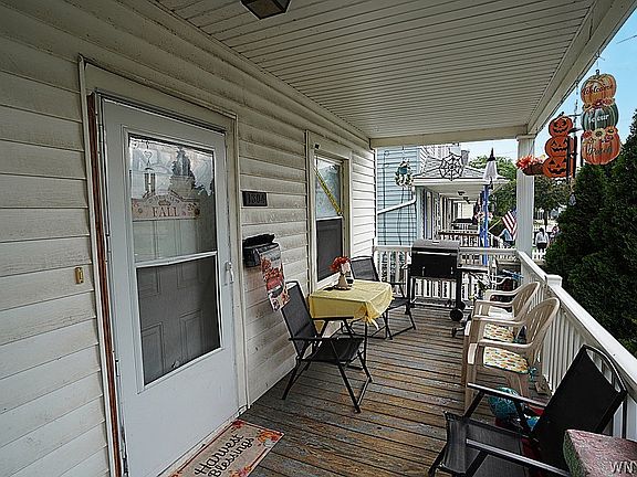 4th image of 1304 Walnut Ave