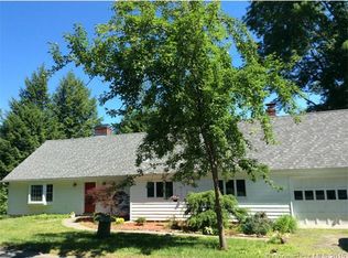 13 White Deer Rocks Rd, Woodbury, CT 06798