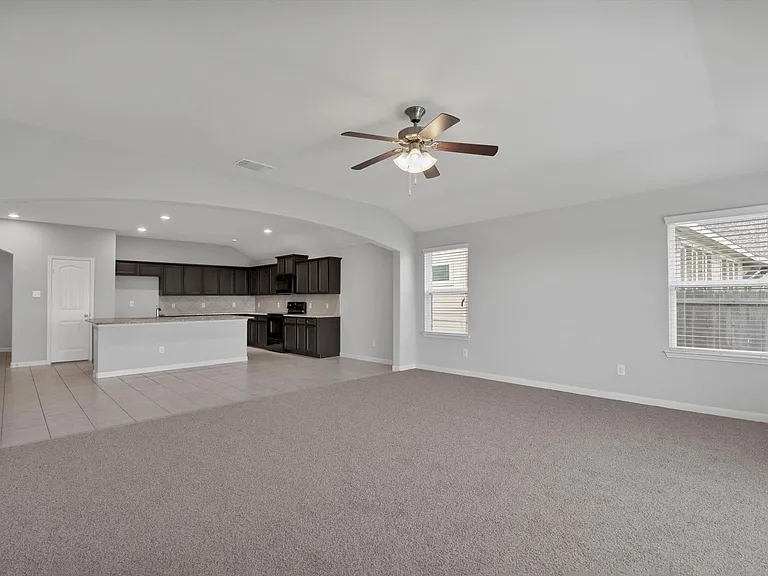 5100 Royal Springs Dr — Photo 4