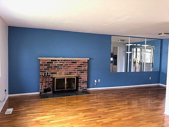 Living room w/Lrg windows 