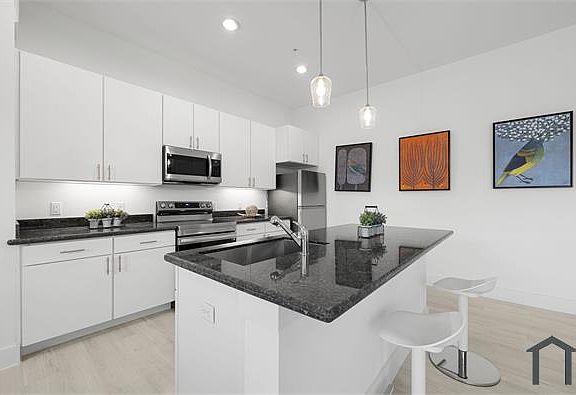4th image of 8225 Lawndale Ave