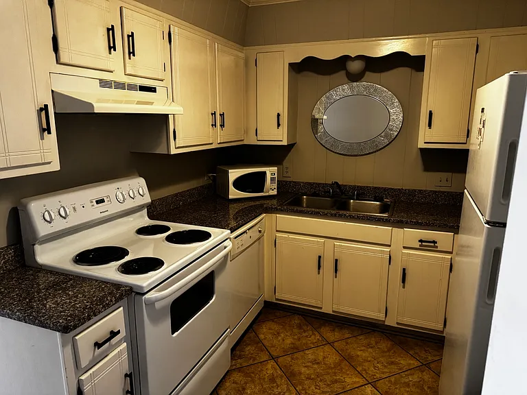 208 General Gardner Ave #105 — Photo 2