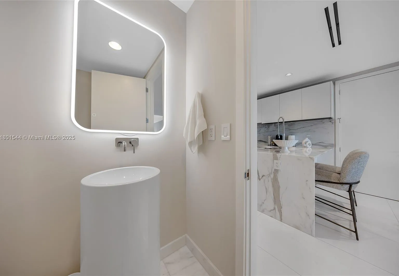 2 bed, 2.5 bath, 1704 sqft, $15,500 — Photo 4