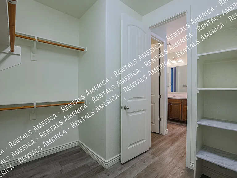 4217 W Winston Dr — Photo 15