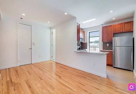 4th image of 3115 32nd St APT 17