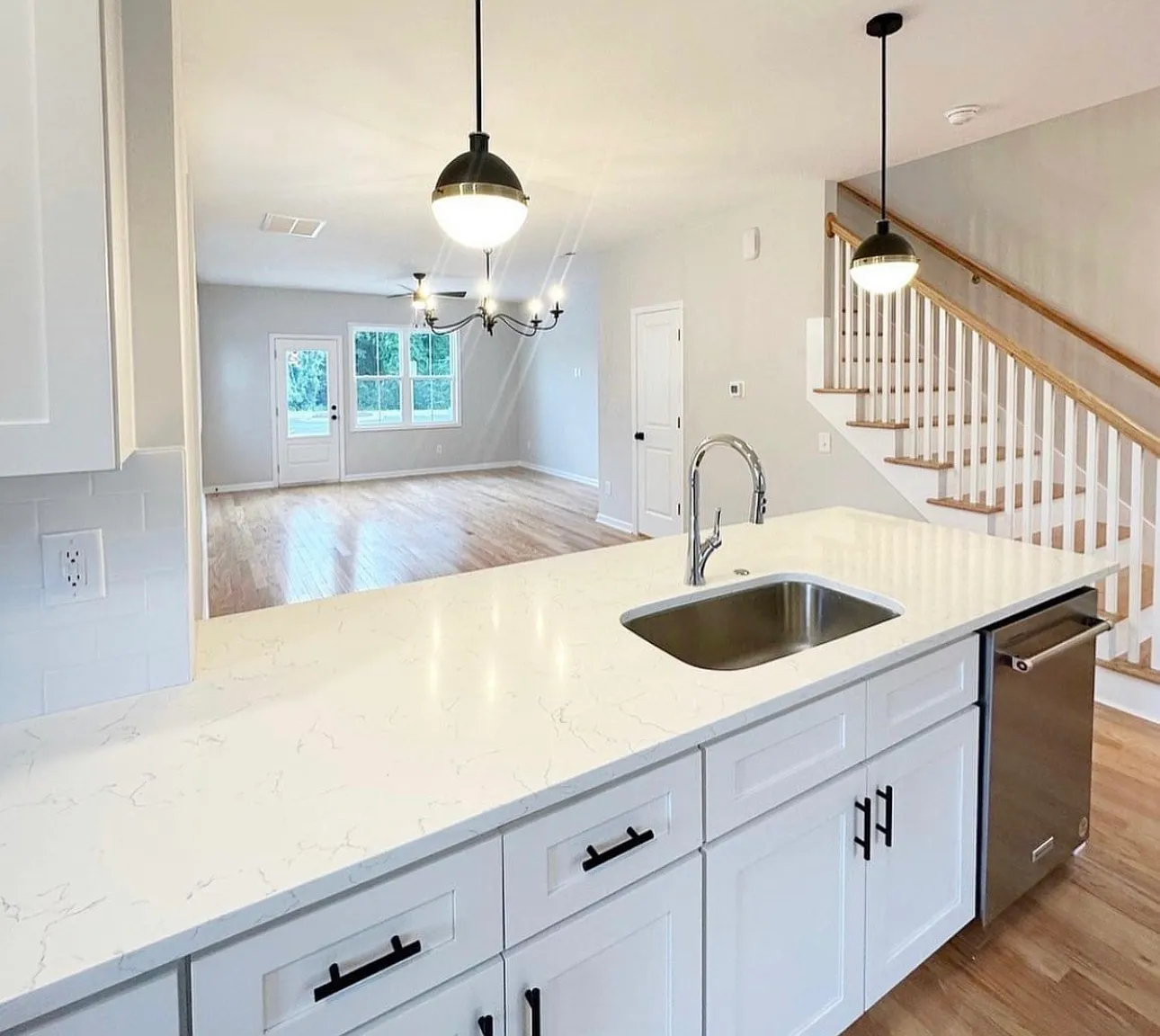 2 bed, 1379 sqft, $2,100 — Photo 3