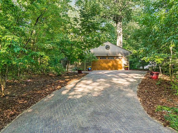 4th image of 3949 Wynding Dr