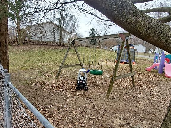 2nd image of 226 Eastwood Dr