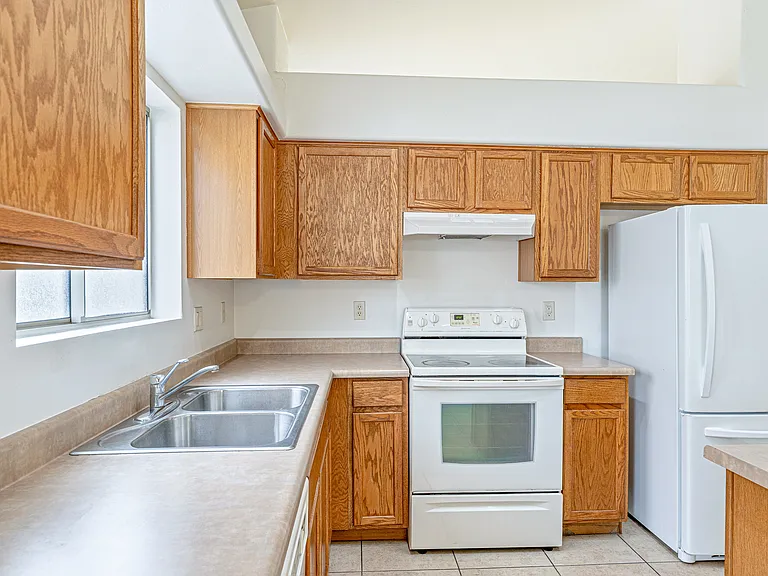 345 E Camino Del Abeto — Photo 6