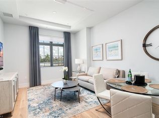 101 8th St S #205, Naples, FL 34102