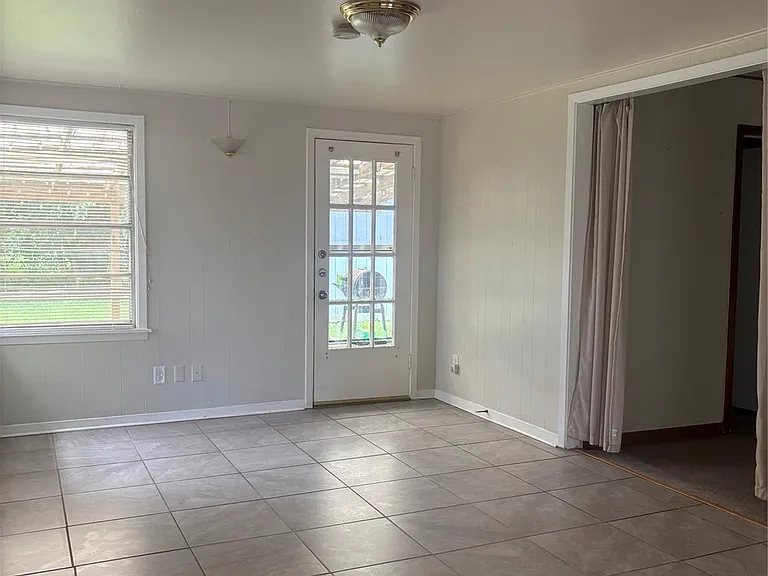 4713 Saxon St — Photo 5