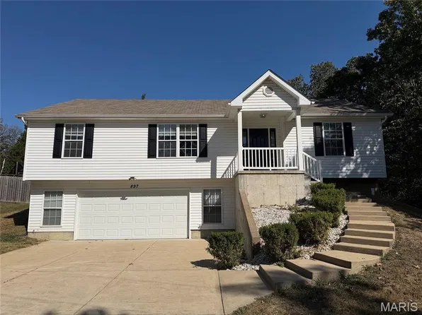 897 Stone Gate Dr, De Soto, MO 63020