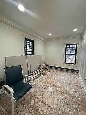 2nd image of 461A Quincy St #1A