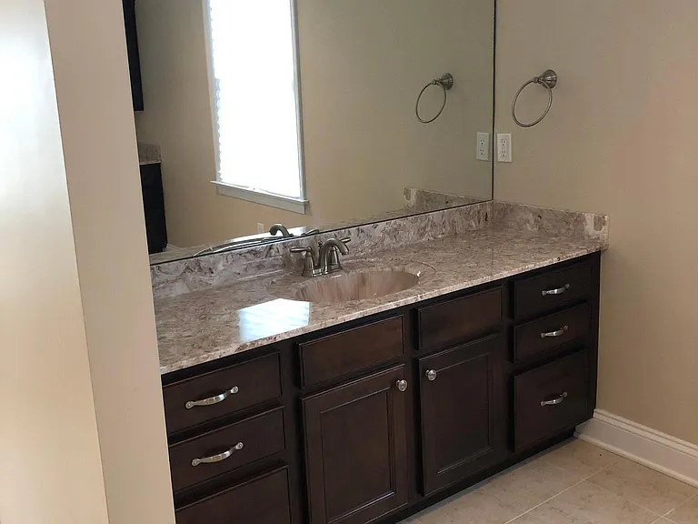 1049 Breezewood Dr — Photo 24